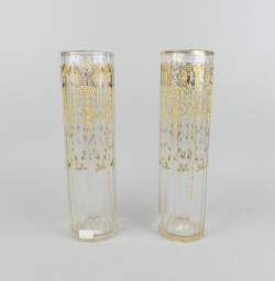 Verrerie : Paire de vases de Bohème dodécagones (ecl sous la base) (12 côtés) finement peint rehauts d'or fin 19eS