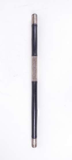 Objets : Baguette de chef d'orchestre en bois et argent avec inscription gravée - Hommage reconnaissant à Mr l'Abbé DENEY 1883 -