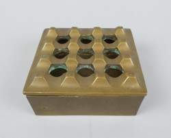 Objet : Cendrier en laiton BECK & JUNG pour BECKSTROM H. & LJUNGBERG Holger & Bo Objet : Cendrier en laiton BECK & JUNG pour BECKSTROM H. & LJUNGBERG Holger & Bo