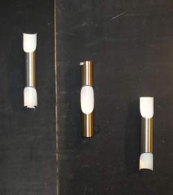 Luminaire : 3 Appliques , forme tuyau - Fugue - (1 cuivrée + 2 alu) éditée par Raak Circa 1970