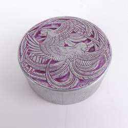 Objet : Boite à poudre - fleur d'amours - signé Lalique Poudre Rachel Roger & Gallet Paris