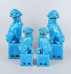 Asiatique : 2 paires de Chien Fô en porcelaine émaillée