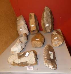 Objet : 8 Silex taillés : nucleus / livres de beurre Néolithique provenance ABILLY Indre - Loire France