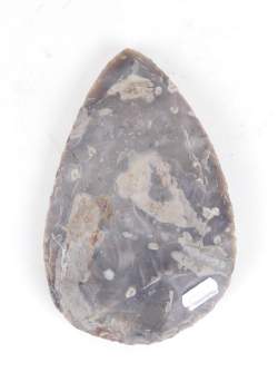 Objet : Biface amygdaloïde en silex gris , Acheuléen? Objet : Biface amygdaloïde en silex gris , Acheuléen?