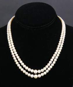 Bijou : Collier de 2 rangs de perles de culture avec fermoir en or jaune 18K et attache de sécurité