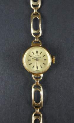 Bijou : Montre bracelet de dame VILORWATCH en or jaune 18K mouvement à remontoir (en état)
