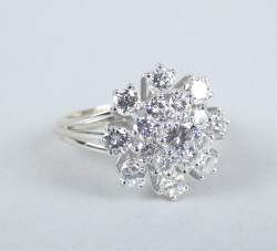 Bijou : Bague en or blanc 18K sertie de diamants