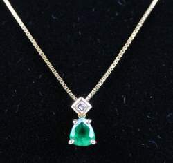 Bijou : Collier/chaine et pendentif en or jaune 18K serti d'une émeraude poire et d'un diamant