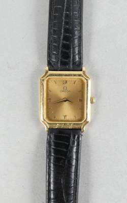 Bijou : Montre bracelet de dame OMEGA De Ville extra - plate en of 18K mvt à quartz (en état) bracelet cuir rapporté