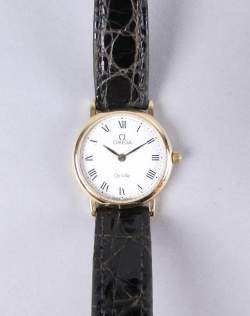 Bijou : Montre bracelet de dame OMEGA en or 18K mvt à quartz (Non testé)