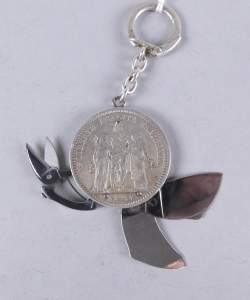 Bijou : Pièce de 5F en argent Hercule 1873 à système ELOI PERNET pour HERMES Paris kit manucure , ciseau , canif et lime