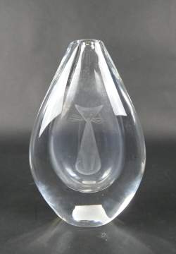 Verrerie: Vase -Larme- à décor gravé d'un chat signé ORREFORS PALMQVIST Sven Verrerie: Vase -Larme- à décor gravé d'un chat signé ORREFORS PALMQVIST Sven