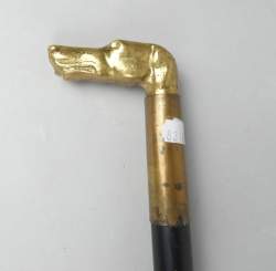 Objet: Canne-épée manche en bronze -tête de chien de chasse- fût en bambou peint