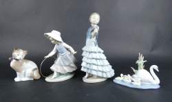 Céramique: 4 sujets en porcelaine de Lladro: danseuse, fillette, chat, famille d