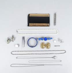 Bijou: Lot de bijoux en argent Pbut: 70g + étui à cigarettes, bracelet et pince