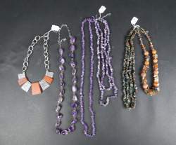 Bijou: 4 colliers de perles / chips en pierre (améthyste, agate indienne, cornal