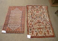 Tapis d'Orient noué main KOBA et HAMADAN (usures) 125x79cm et 148x99cm (2 pces) Tapis d'Orient noué main KOBA et HAMADAN (usures) 125x79cm et 148x99cm (2 pces)