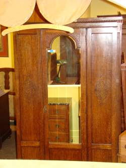 Armoire en chene 1 porte a/miroir biseaute 105x46 H:191cm Armoire en chene 1 porte a/miroir biseaute 105x46 H:191cm