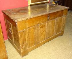 Meuble coffre renaissance en chêne (taches) 17èS Meuble coffre renaissance en chêne (taches) 17èS