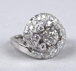 Bijou: Bague en or blanc 18K sertie d'un diamant central (coup) d'env. 0,70cts e