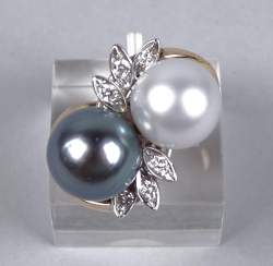 Bijou: Bague en or jaune et blanc 18K sertie de 2 perles Toi et Moi et de diaman