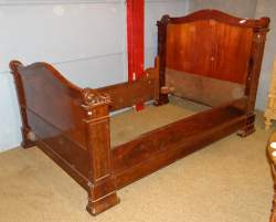 Meuble: Lit bateau en acajou Meuble: Lit bateau en acajou