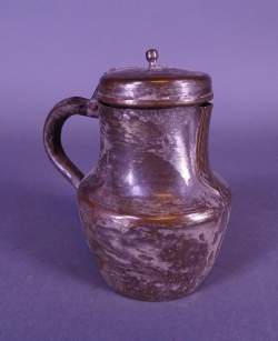 Objet: Pichet couvert en cuivre étamé fin 18e-déb 19eS H:14,5cm Objet: Pichet couvert en cuivre étamé fin 18e-déb 19eS H:14,5cm