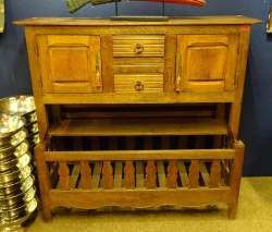 Meuble: Egouttoir 18eS transformé en bury éléments anciens 130x56 H:130cm Meuble: Egouttoir 18eS transformé en bury éléments anciens 130x56 H:130cm