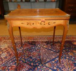 Meuble: Table à jeux de style (usure d'usage) en marqueterie de bois de rose mil