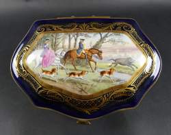 Céramique: Grande boite / coffret en porcelaine (ecl, rest pied) et laiton dans