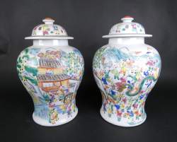 Asiatique: Paire de potiches couvertes en Porcelaine de Chine à décor -Hundred B