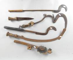 Africain: (6pcs) Arme Azandé Congo + 2 serpes Rwanda + arme de jet Soudan + poig