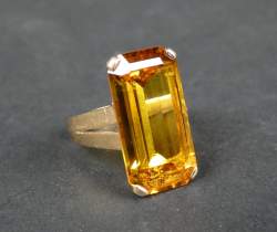 Bijou: Bague en or jaune 18K sertie d'un chrysobéryl? P: 6,4g TDD: 50