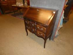 Meuble: Secrétaire à pente galbé de Style Louis XV en chêne fin 19eS début 20eS