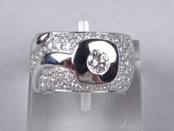 Bijou: Bague en or blanc 18K sertie de diamants pour env. 1,20cts P: 16,5g TDD: