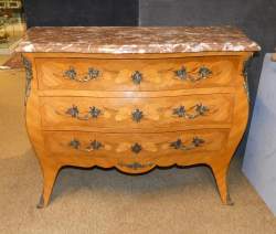 Meuble : Commode face et cotés galbés de style Louis XV 1ere moitié 20eS