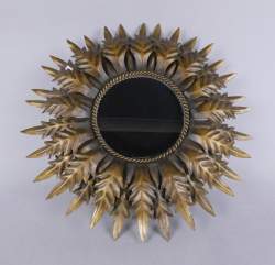Meuble : Miroir dit soleil rond en métal argenté patiné dans un entourage de feuilles