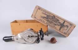 Objet : Cabinet de curiosité machine du Dr MACAURA - Le Pulsoconn - circa 1902 circulateur de sang