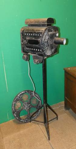 Objet : Importante lampe magique en tôle avec ampoule de 1000 watts + mécanisme circulaire amovible (2pcs)