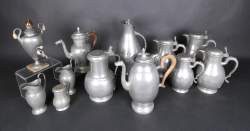 Objet : lot ancien en étain18/19eS (12) : 6 pichets , 2 cafetières , 2 pots au lait , 1 fontaine , 1 cruche…