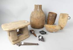 Africain : Lot ethnographique divers (rest , pt acc) (9pcs) dont : sifflets , pot à lait...