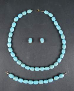 Bijou : Parure (Collier, bracelet, paire de BO) chaines dont 1 signée BALESTRA et base de boucles d'oreilles en or jaune 18K perles en verre style Murano