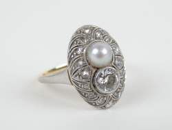 Bijou : Bague ART DECO en or jaune 14K et platine sertie de diamants et d'une perle de culture