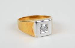 Bijou : Bague/chevalière en or jaune et blanc 18K sertie d'un diamant solitaire