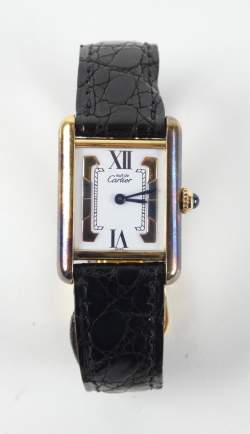 Bijou : Montre de Dame MUST de CARTIER modèle Tank en vermeil cadran Trinity mvt à quartz (en état) bracelet et boucle métal doré Cartier