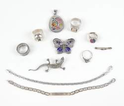 Bijou : 11 bijoux en argent (5bagues dont 1acc , 3broches dont 1ds l'état , 2bracelets , pendentif)