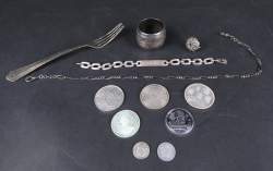 Argenterie : Lot d'objets , pièces , bijoux en argent