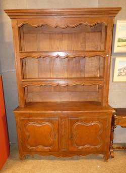 Meuble vaisselier de style Louis XV en chêne 20eS 2 portes médaillons dessus éta