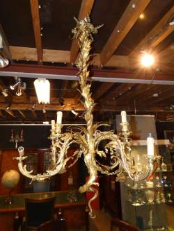 Luminaire: Lustre en métal et bronze doré (plié) de style Louis XV personnages e