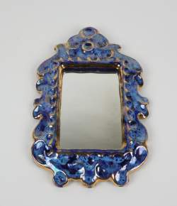 Objet : Miroir en faïence avec rehauts d'or signé au dos ROUSSEL Marc (20eS) Vallauris circa 1950